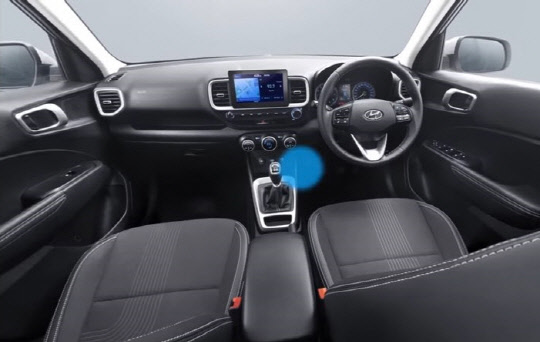 현대차 인도 '클릭 투 바이' 플랫폼에서 쇼룸을 통한 차량 실내 공간 확인.<현대차 인도 '클릭 투 바이' 영상 캡쳐>